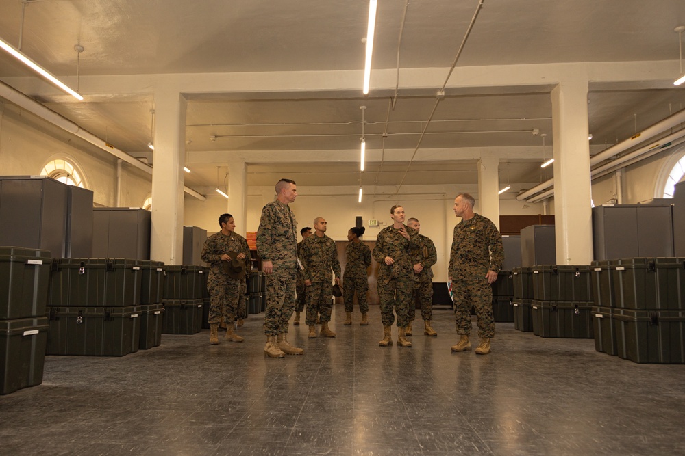 Major General Wellons tours MCRD San Diego