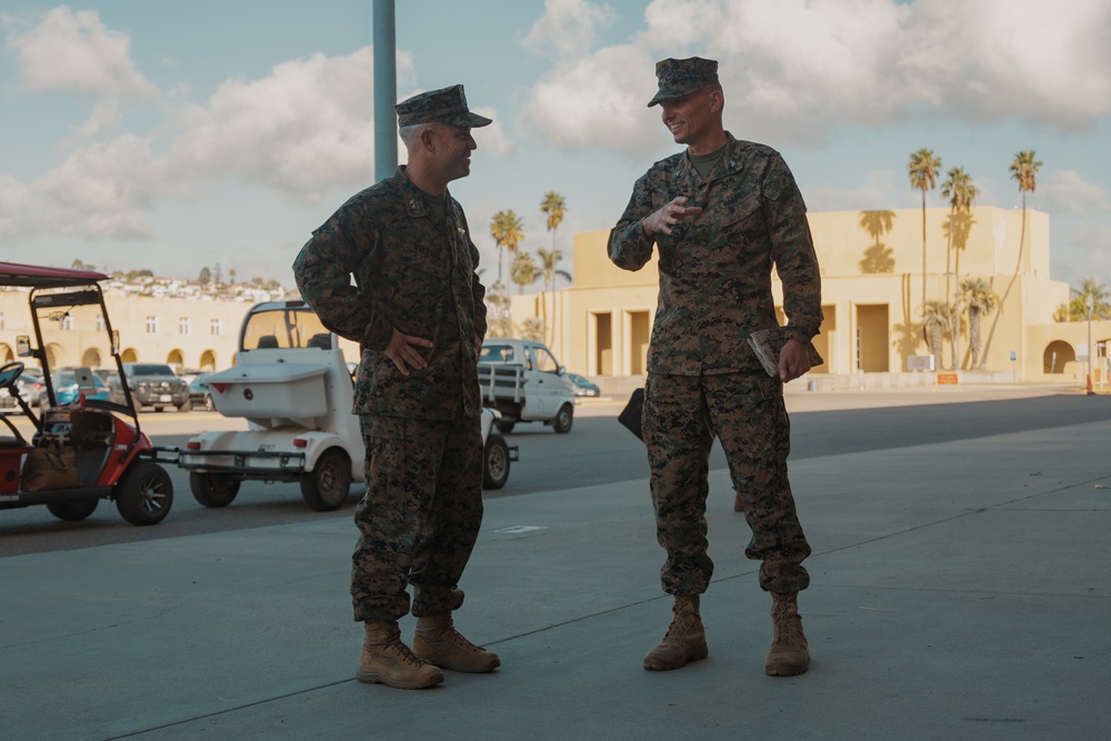 Major General Wellons tours MCRD San Diego