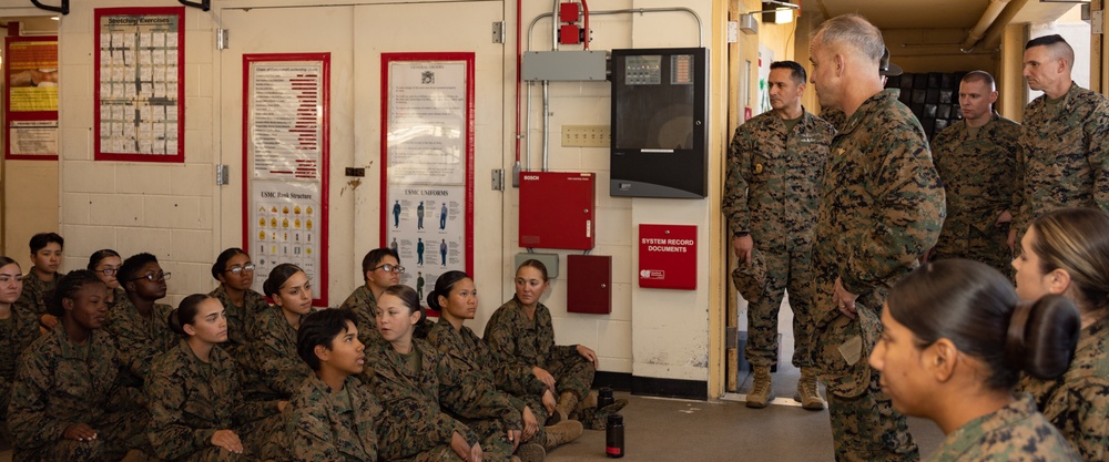 Major General Wellons tours MCRD San Diego