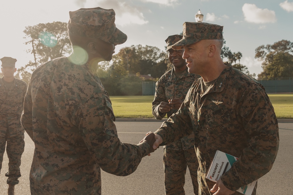 Major General Wellons tours MCRD San Diego