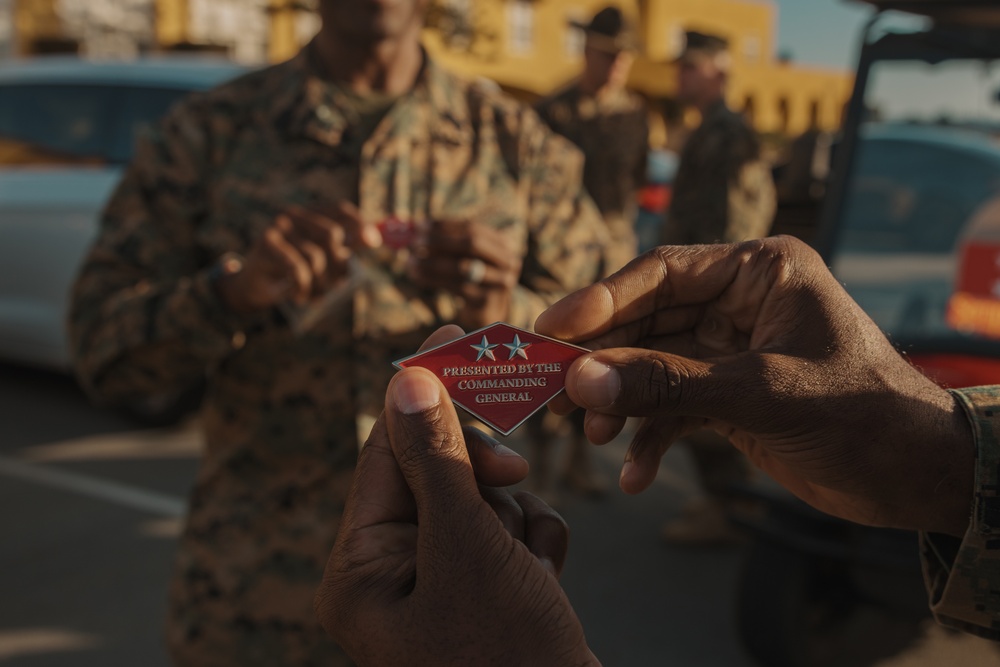 Major General Wellons tours MCRD San Diego