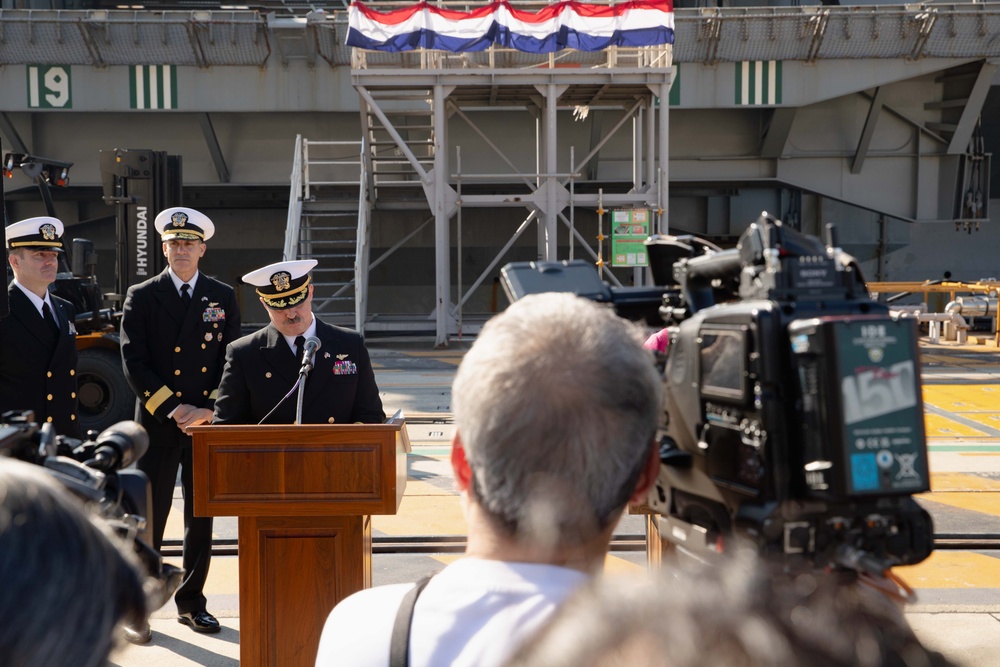 US Ambassador to Japan and Yokosuka Mayor welcome USS George Washington to Commander Fleet Activities Yokosuka