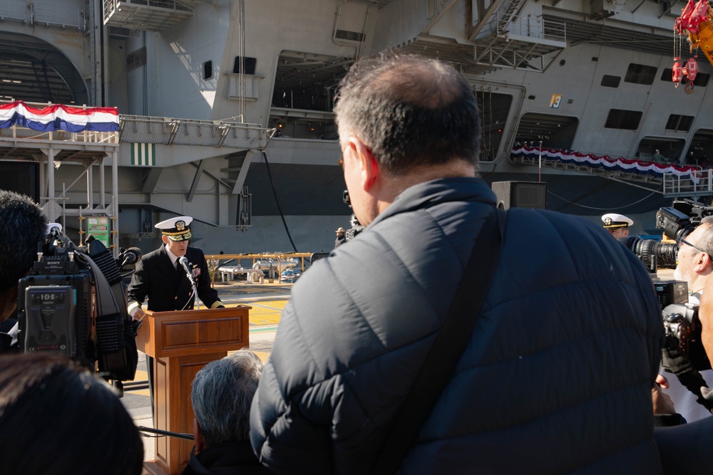 US Ambassador to Japan and Yokosuka Mayor welcome USS George Washington to Commander Fleet Activities Yokosuka