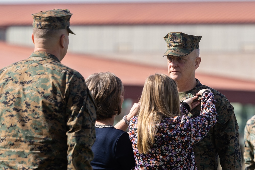 1st MARDIV holds change of command ceremony