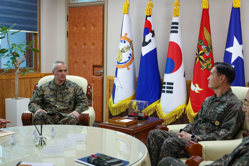 MARFORK visits Republic of Korea Naval War College