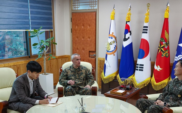 MARFORK visits Republic of Korea Naval War College