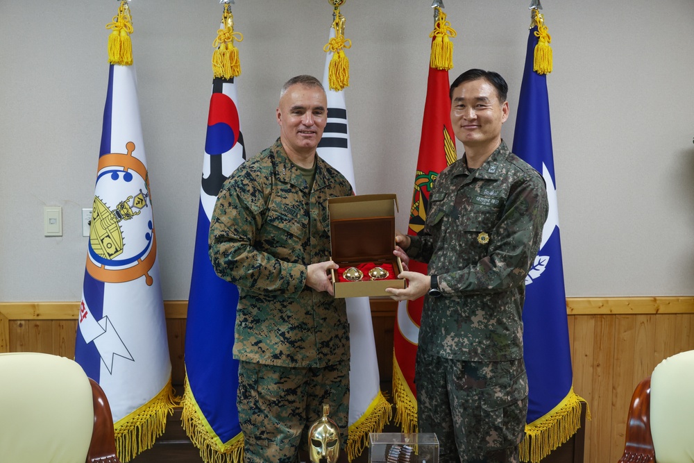 MARFORK visits Republic of Korea Naval War College