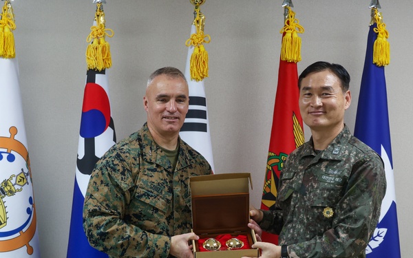 MARFORK visits Republic of Korea Naval War College