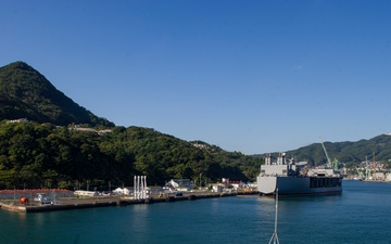 Emory S. Land Arrives in Sasebo