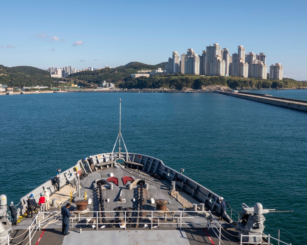 Emory S. Land Arrives in Busan, South Korea