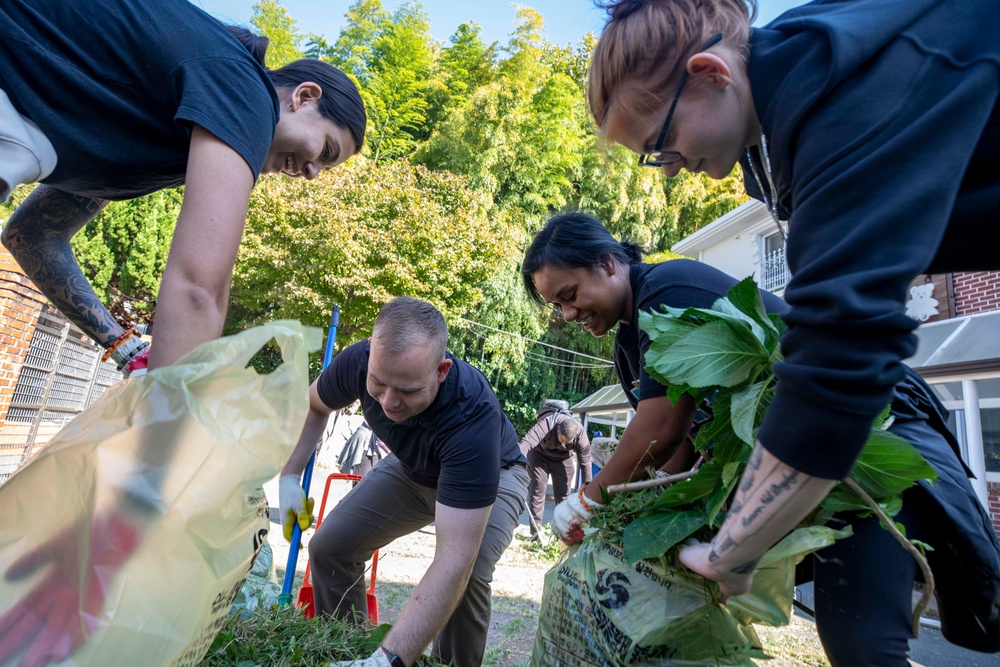 Emory S. Land Sailors Volunteer at Orphanage