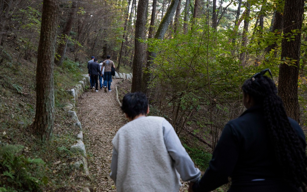 Emory S. Land Sailors Visit Kojedo Aikwangwon