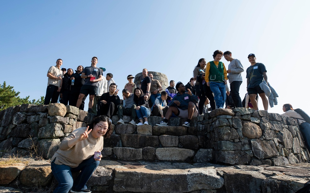 Emory S. Land Sailors Visit Kojedo Aikwangwon