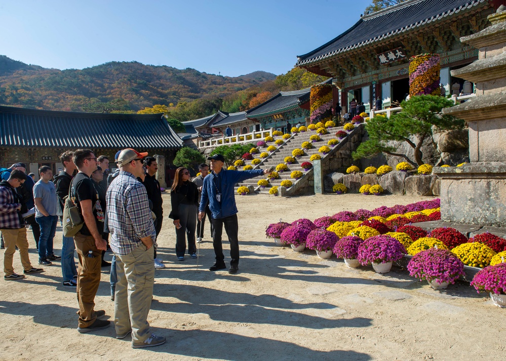 MWR Host Tour For Emory S. Land Sailors in Busan