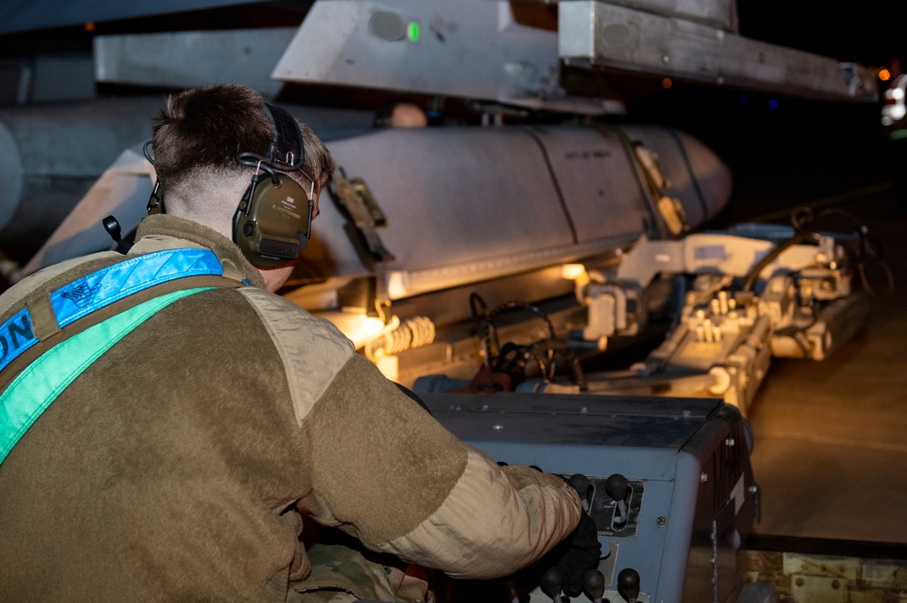 555th FGS perform Integrated Combat Turnaround