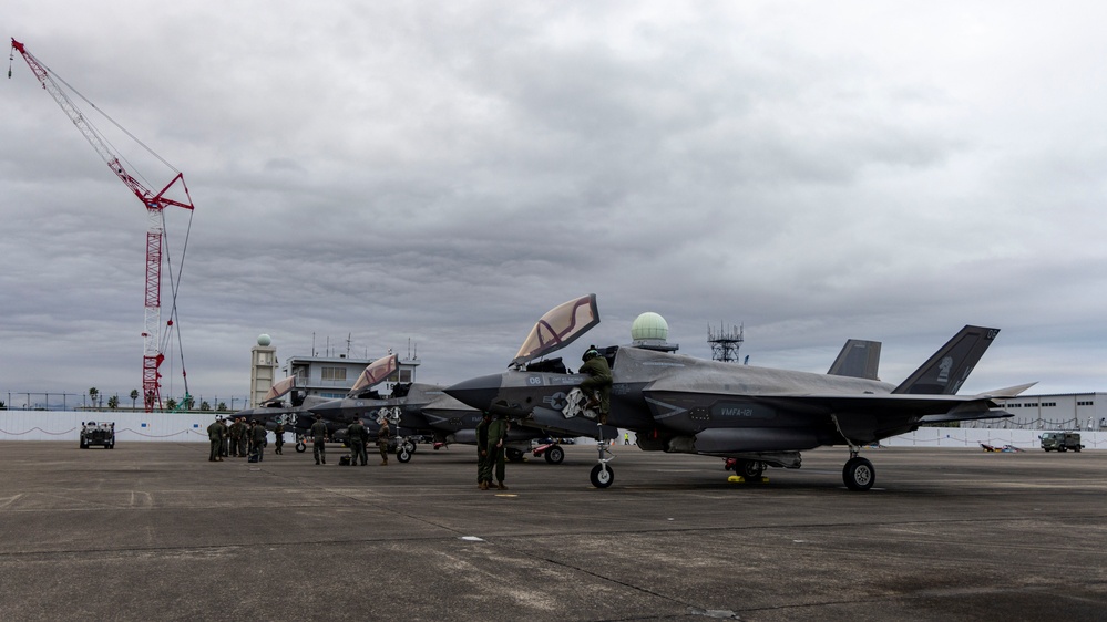 KS 25 | U.S. Marines arrive and refuel at JASDF Nyutabaru Air Base