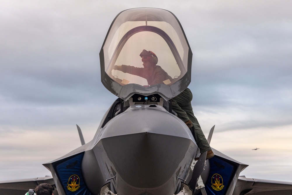 KS 25 | U.S. Marines arrive and refuel at JASDF Nyutabaru Air Base