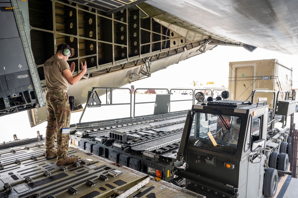 Port Dawgs Load Cargo to Support 389th Fighter Squadron and Fighter Generation Squadron Deployment