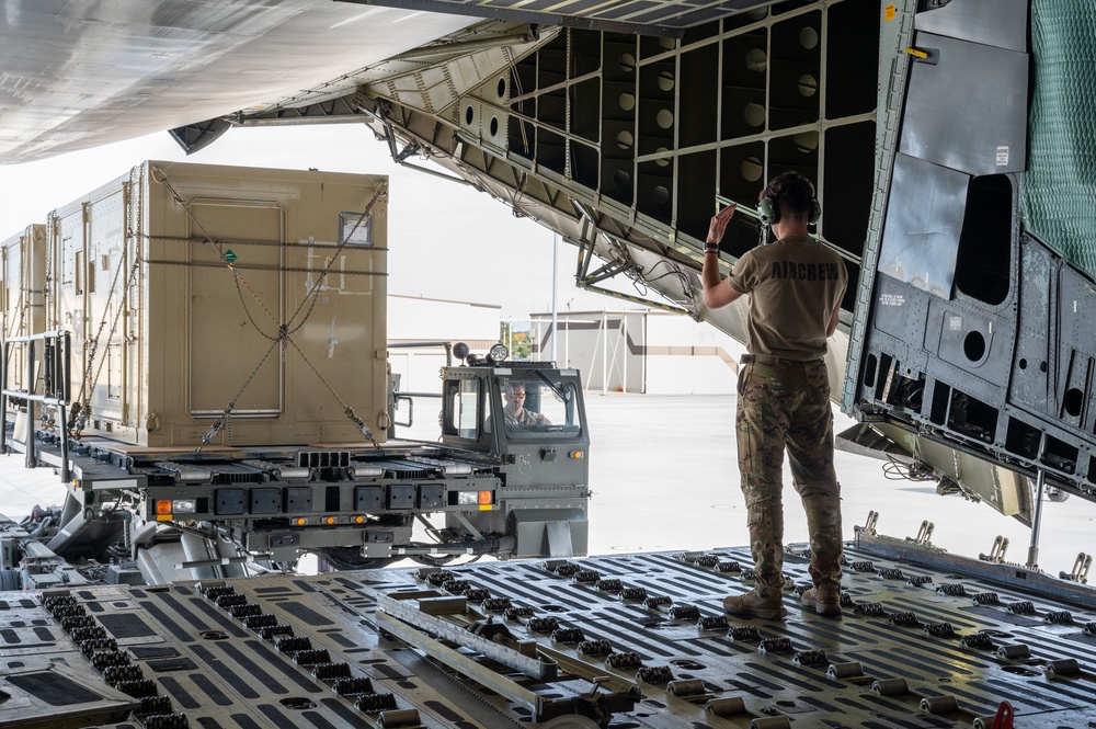 Port Dawgs Load Cargo to Support 389th Fighter Squadron and Fighter Generation Squadron Deployment