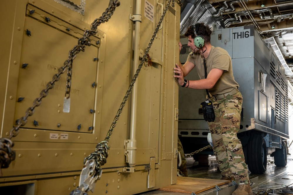 Port Dawgs Load Cargo to Support 389th Fighter Squadron and Fighter Generation Squadron Deployment