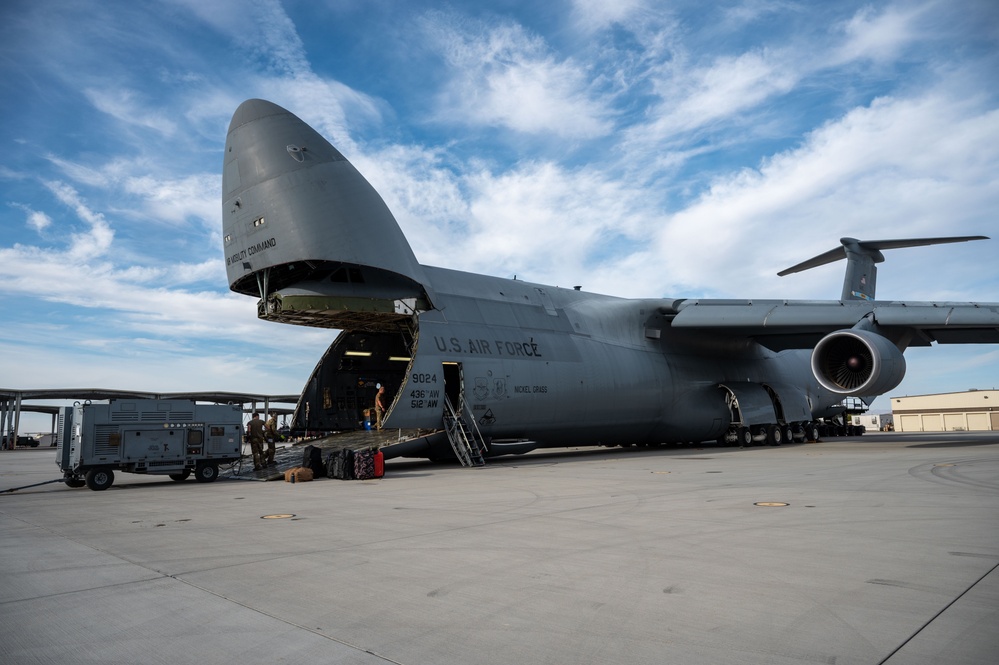 Port Dawgs Load Cargo to Support 389th Fighter Squadron and Fighter Generation Squadron Deployment