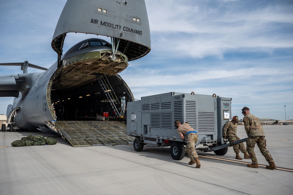 Port Dawgs Load Cargo to Support 389th Fighter Squadron and Fighter Generation Squadron Deployment