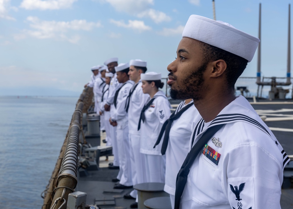 USS Milius (DDG 69) Manila port visit