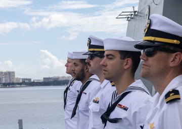 USS Milius (DDG 69) Manila port visit