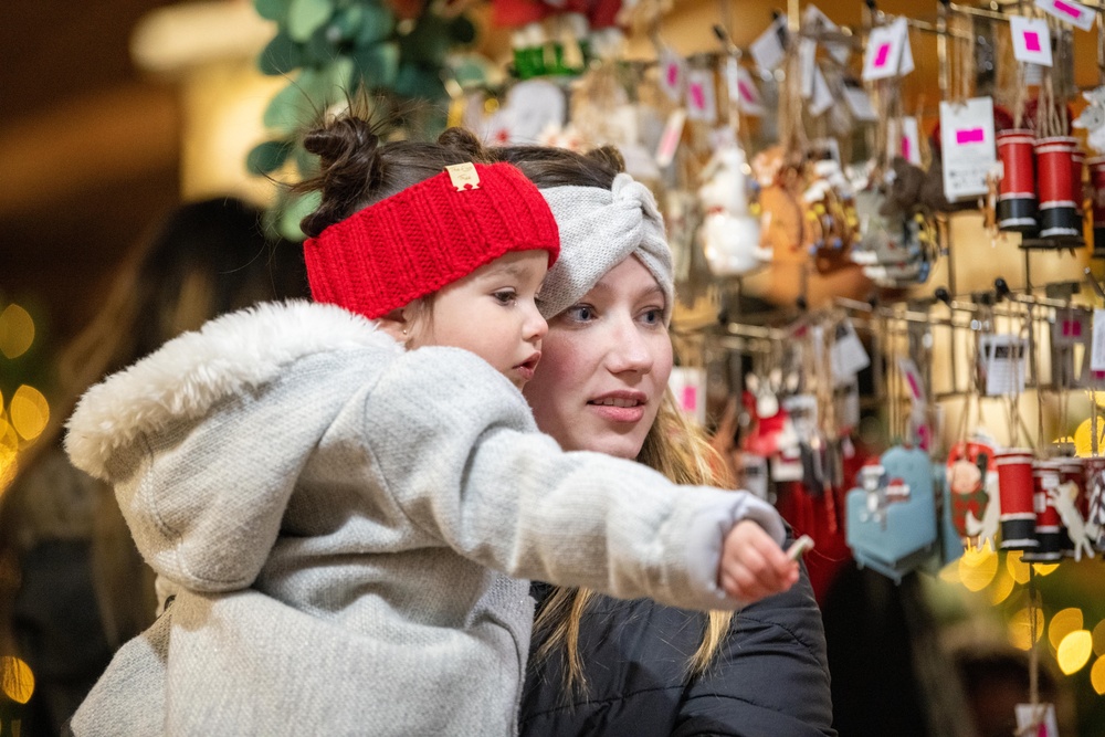 Pathfinders get festive with a holiday market