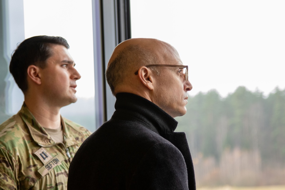Consul general visits JMTG-U