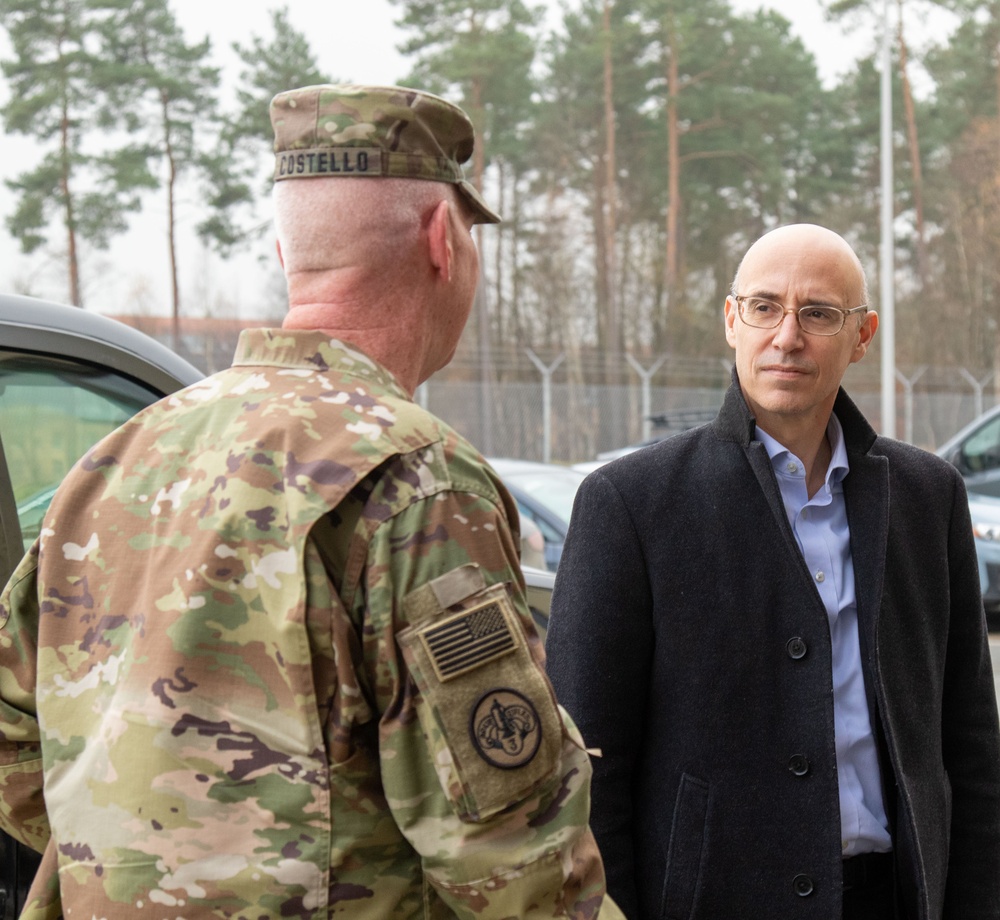 Consul general visits JMTG-U