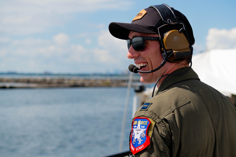 F-22 Raptor Aerial Demonstration Team performs at the 75th Toronto International Air Show