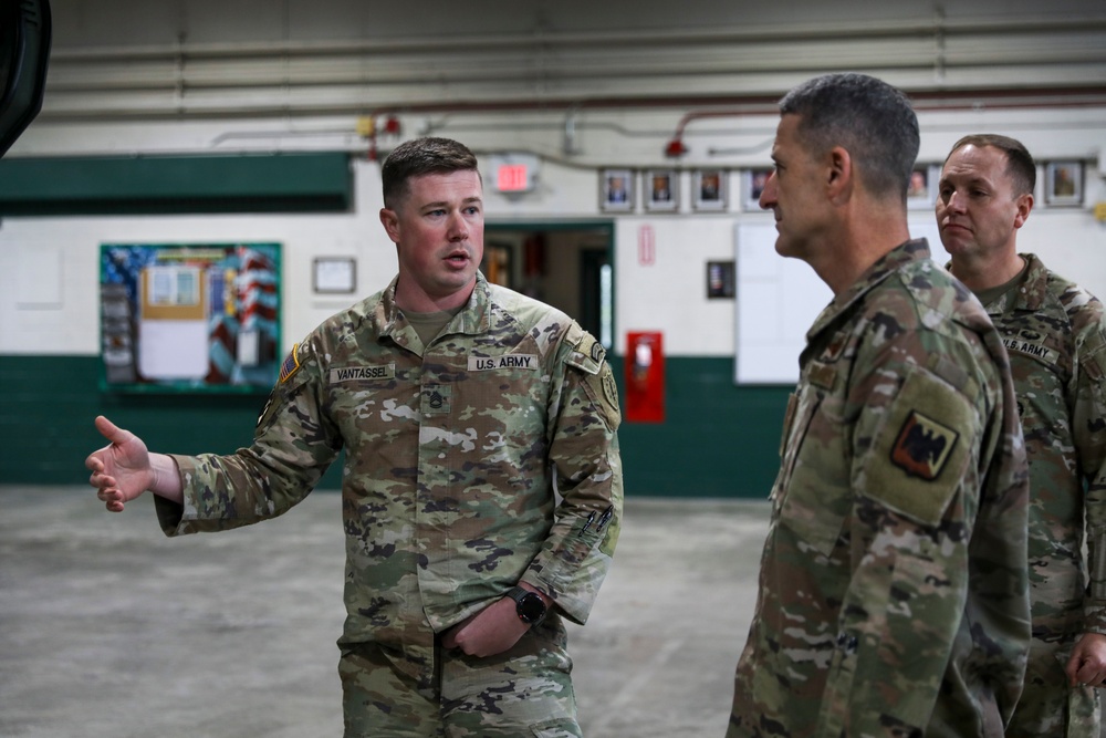 NGB leadership team visits ‘top-notch’ Guardsmen in New Hampshire