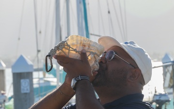 Explore the Hokule’a: Mokapu Elementary School and MCBH service members tour Polynesian voyaging canoe