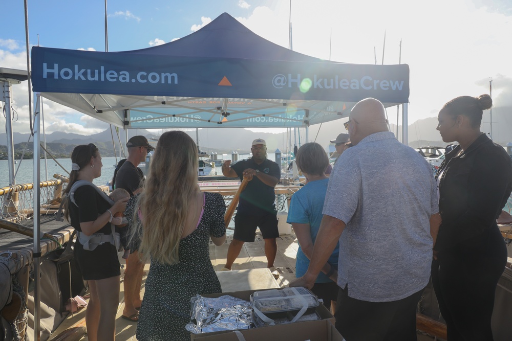 Explore the Hokule’a: Mokapu Elementary School and MCBH service members tour Polynesian voyaging canoe