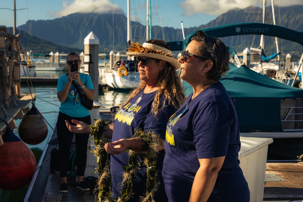 Explore the Hokule’a: Mokapu Elementary School and MCBH service members tour Polynesian voyaging canoe