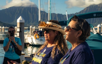 Explore the Hokule’a: Mokapu Elementary School and MCBH service members tour Polynesian voyaging canoe