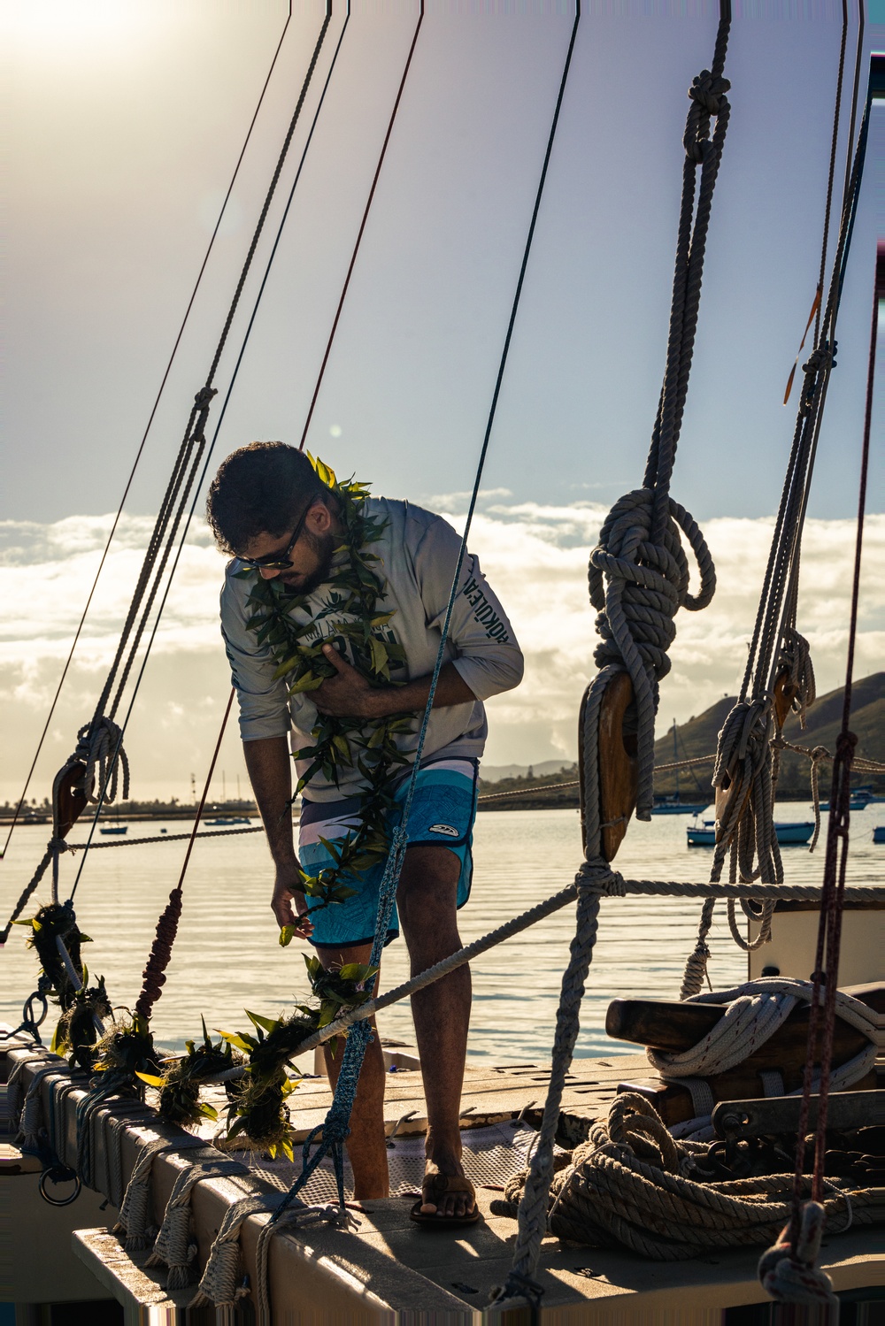 Explore the Hokule’a: Mokapu Elementary School and MCBH service members tour Polynesian voyaging canoe