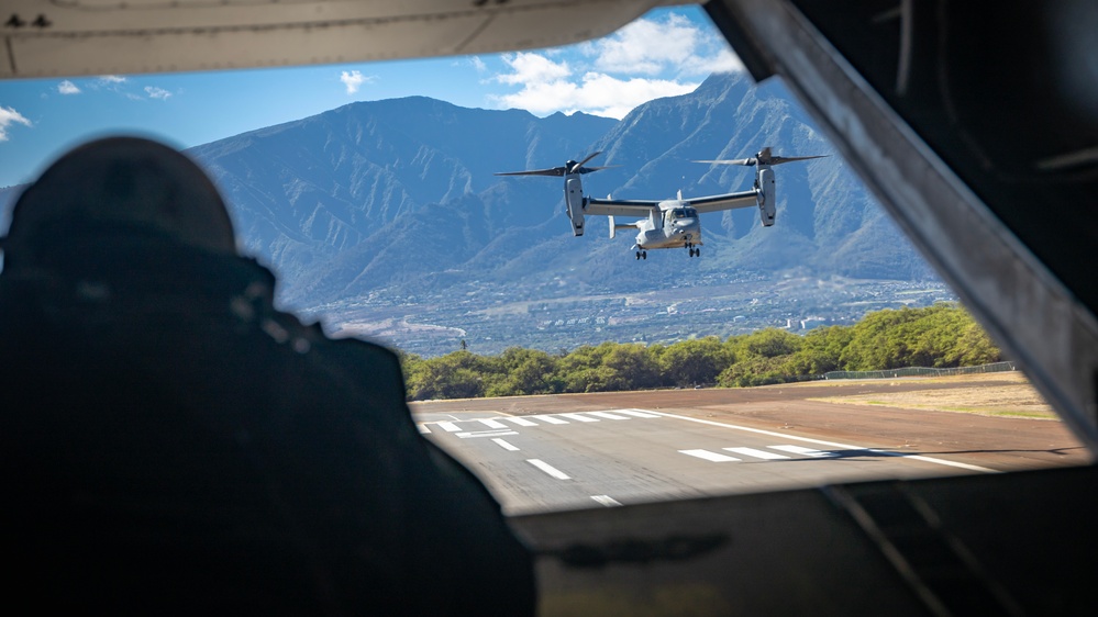 VMM-268 flies to Maui in support of Toys for Tots