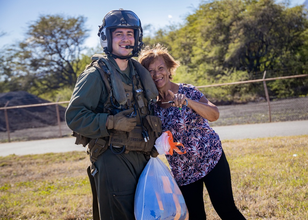 VMM-268 flies to Maui in support of Toys for Tots