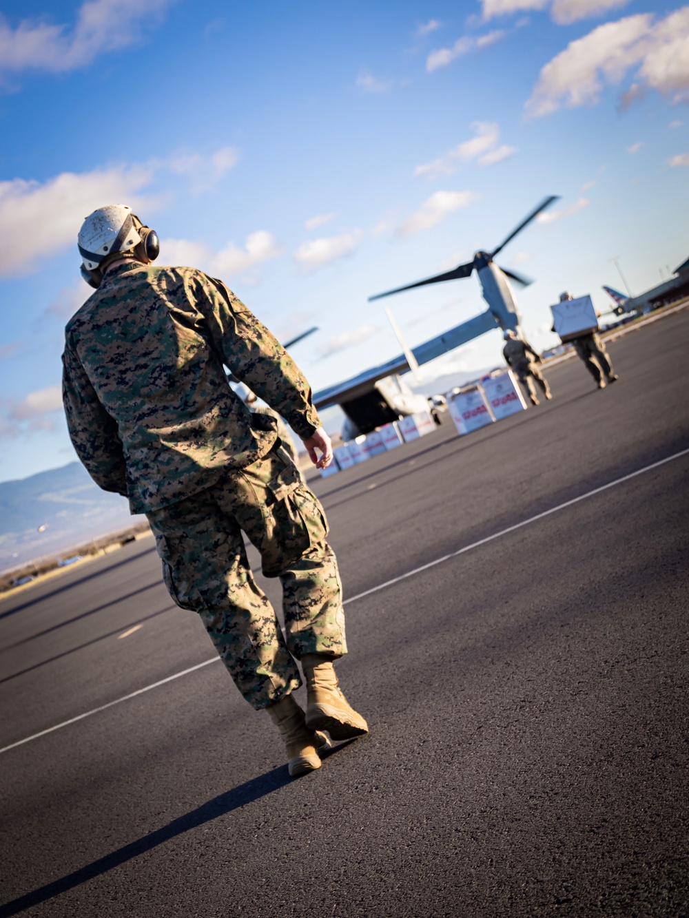 VMM-268 Flies to Maui in support of Toys for Tots