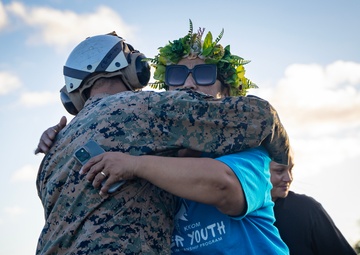 VMM-268 flies to Maui in support of Toys for Tots