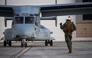 VMM-268 flies to Maui in support of Toys for Tots