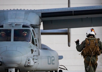 VMM-268 flies to Maui in support of Toys for Tots