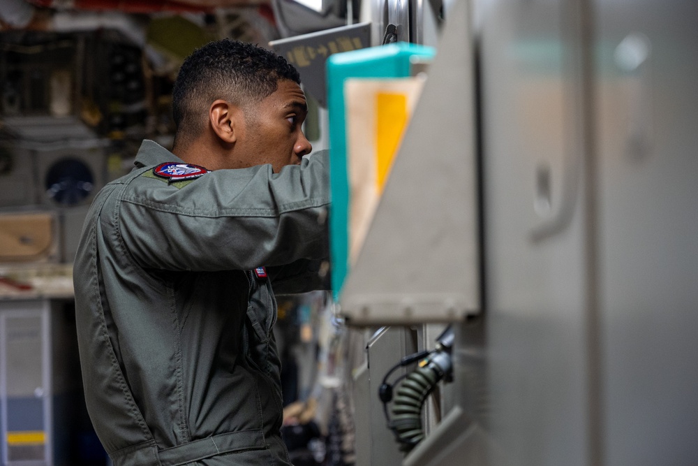 62d Airlift Wing Airmen set the stage for training flight