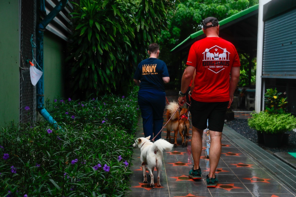 USS Michael Murphy and USS Spruance Sailors volunteer at Soi Dog Foundation