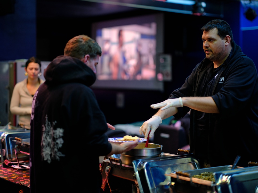 CFAY MWR Liberty Serves Free Thanksgiving Meals to Unaccompanied Sailors