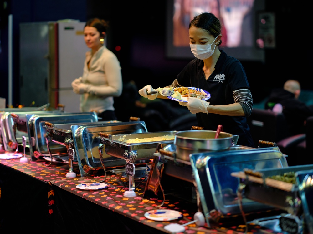 CFAY MWR Liberty Serves Free Thanksgiving Meals to Unaccompanied Sailors