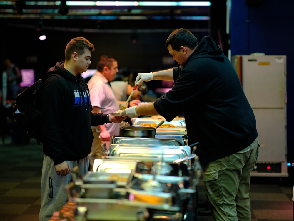 CFAY MWR Liberty Serves Free Thanksgiving Meals to Unaccompanied Sailors