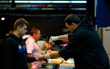 CFAY MWR Liberty Serves Free Thanksgiving Meals to Unaccompanied Sailors